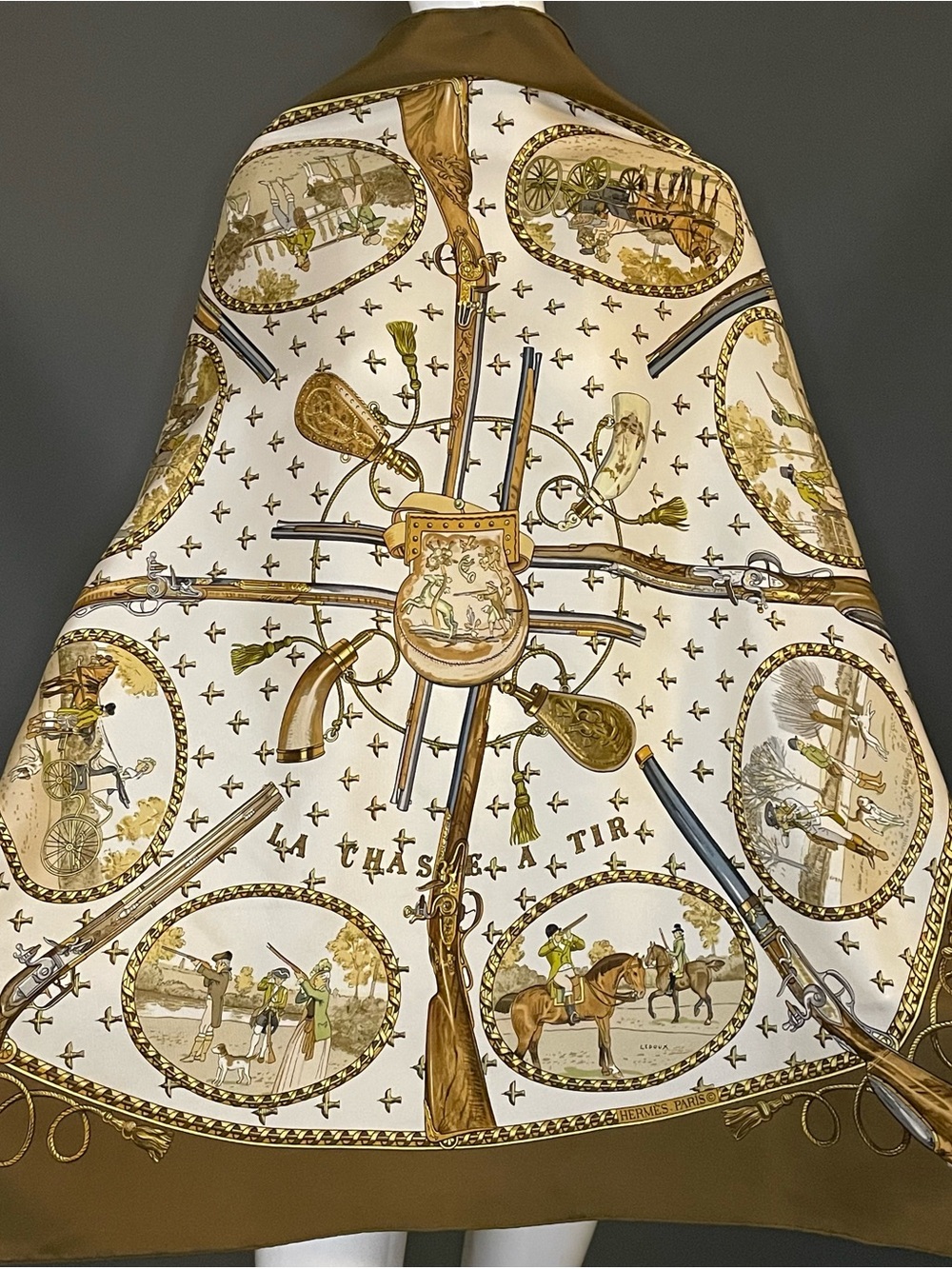 Hermes Silk Scarf 90 35  La Chasse a Tir Desgned by Ledoux Excellent Condition - Picture 3 of 10